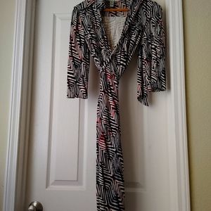 Diane Von Furstenberg Size 4 Wrap dress